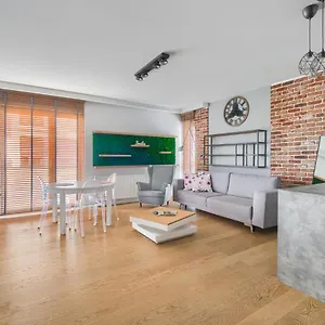 https://skrzewo-grafitowa-modern-apartment.poznan-hotels.com
